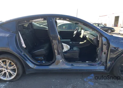 2022 Tesla Model Y Long Range Dual Motor All-Wheel Drive from USA, damaged, VIN 7SAYGDEE5NF307170